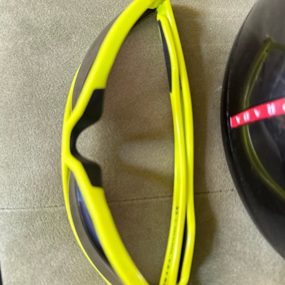 🛍️😎PRADA Sport Sunglasses 😎🛍️ - Picture 7 of 8